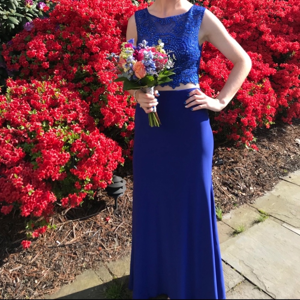 beautiful two piece blue prom dress!